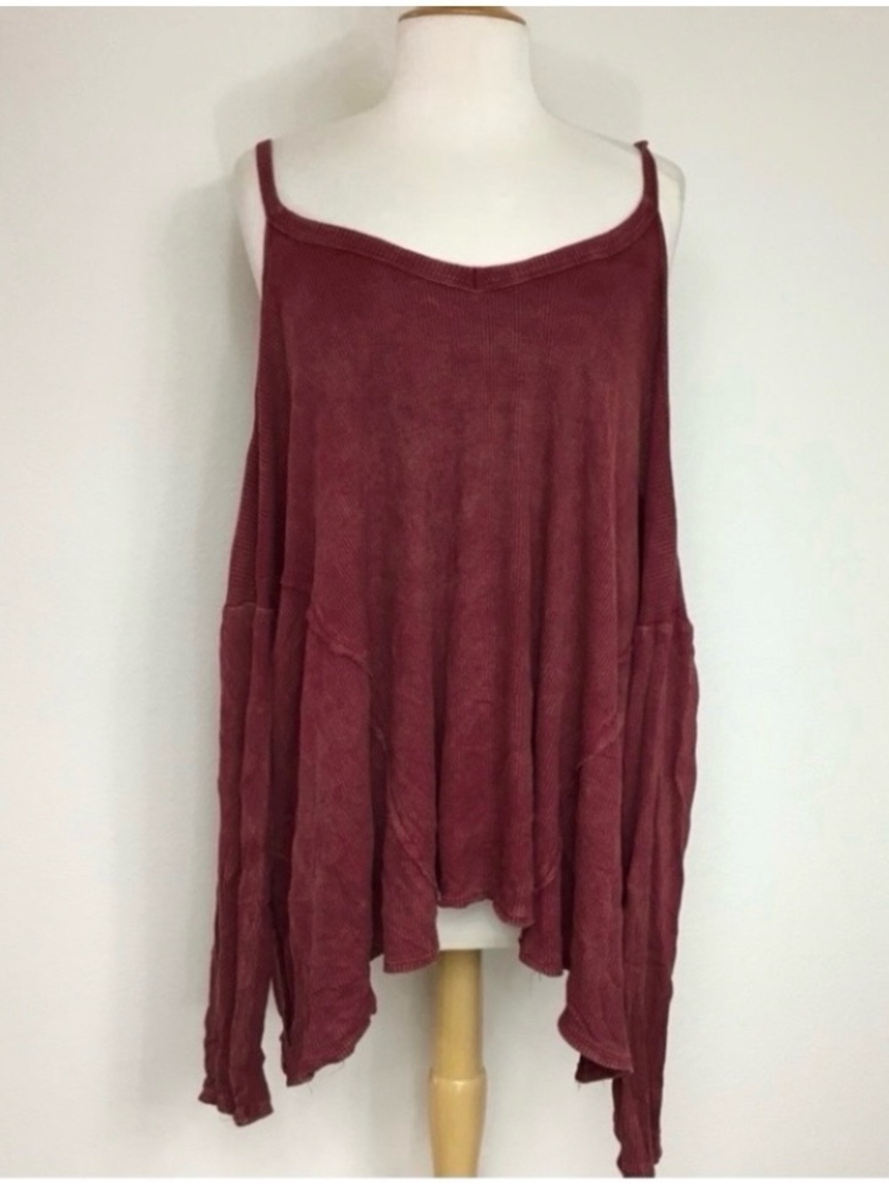 NWT New Blu Pepper Womens Cranberry Ribbed Oversize Cold Shoulder Tunic Size L